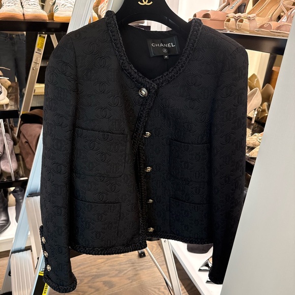CHANEL Jackets & Blazers - CHANEL Elegant Black Textured Classic RTW Blazer